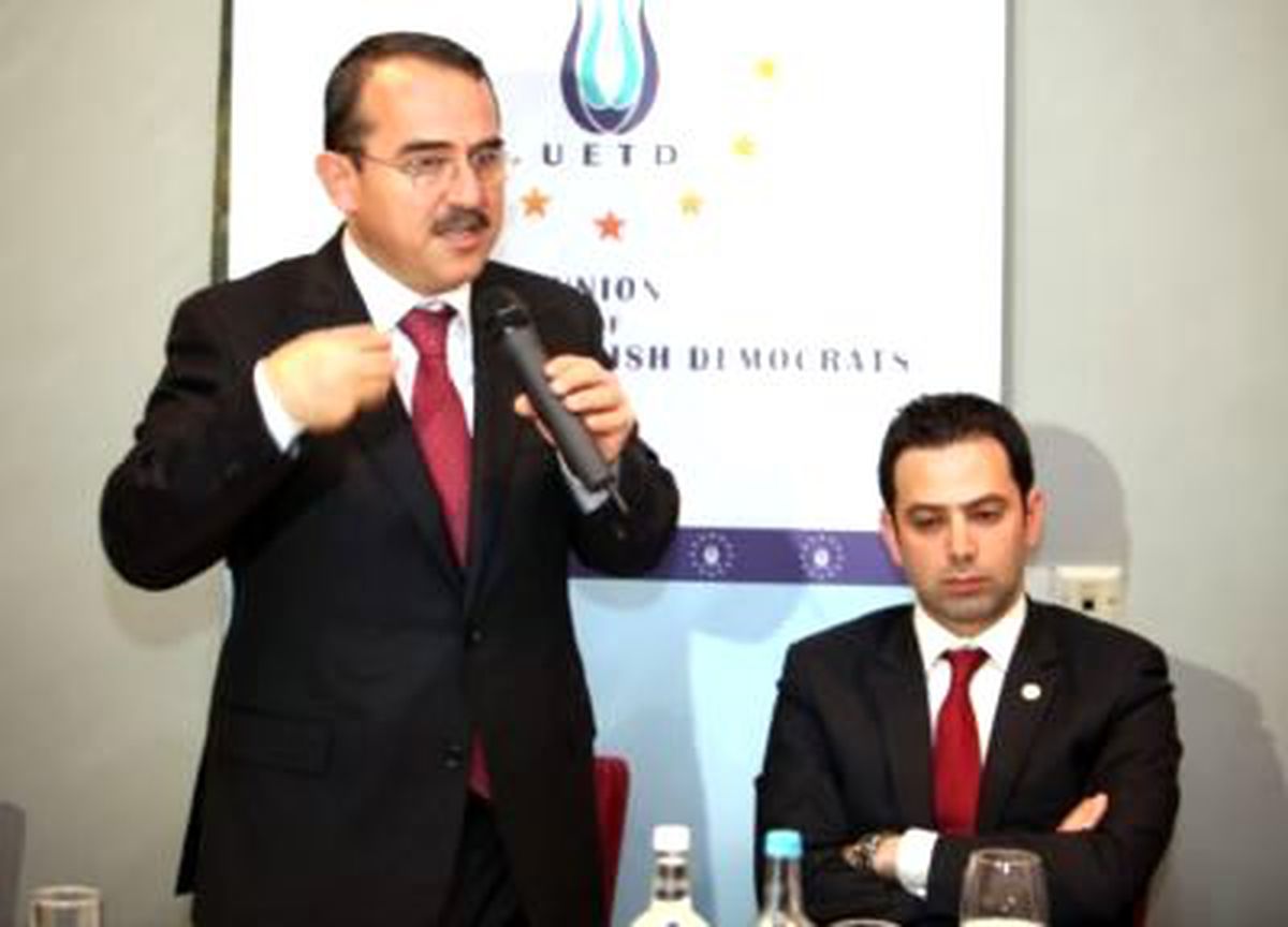 Türkiye Demokrasi Ayıbını Örtmek Zorunda