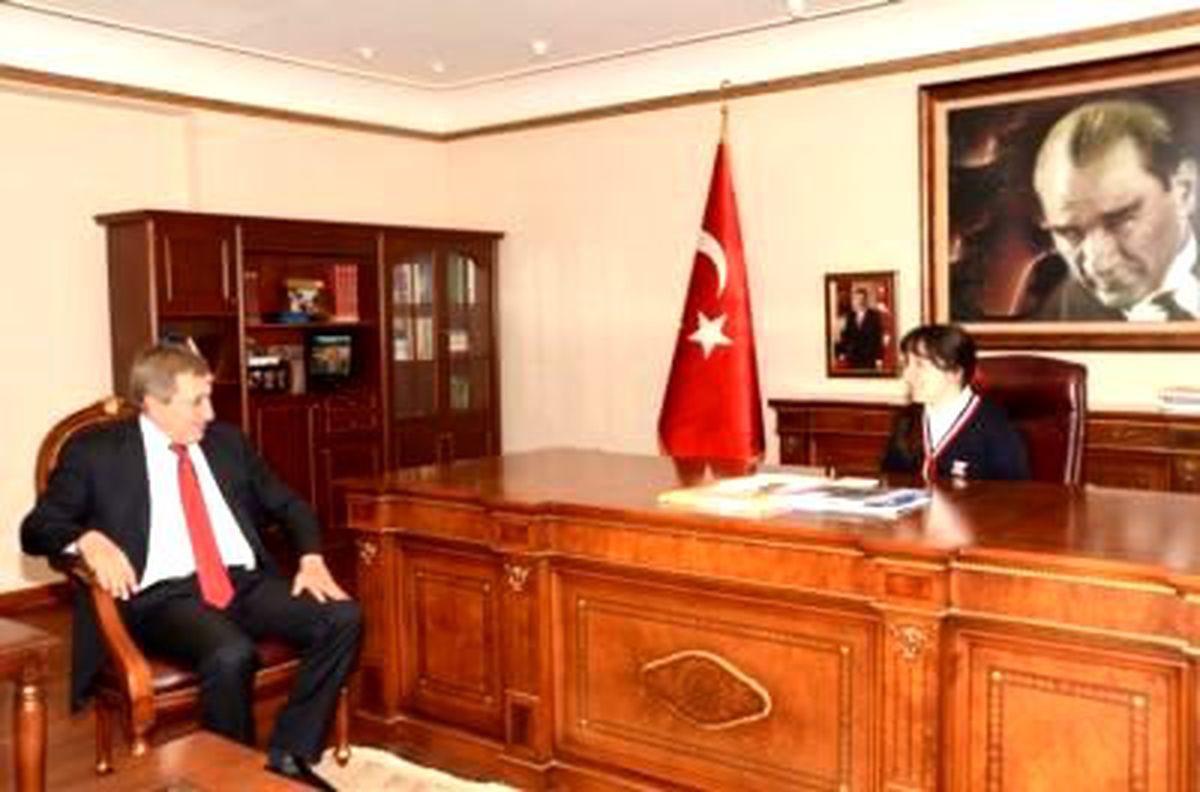 Vali İzzettin Küçük Görevini Bir Süreliğine İpek Poyrazoğlu\'na Devretti