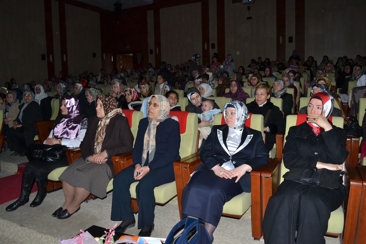 AK Parti Erzurum Kadın Kollarından "Kutlu Doğum Haftası" Etkinliği
