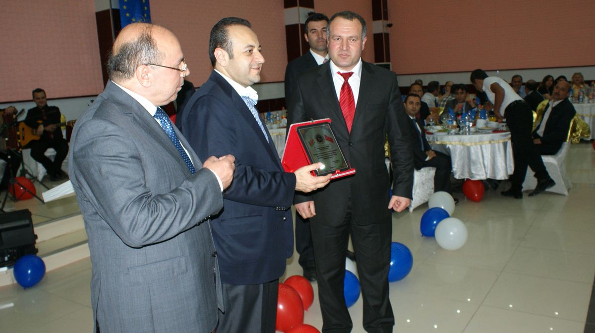 Asimder\'den Bakan Bağış\'a Teşekkür Plaketi