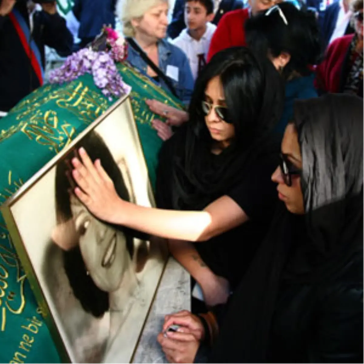 Ayten Alpman Son Yolculuğuna Uğurlanıyor (1)