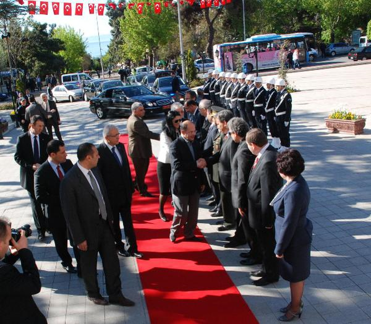 Bakan Akdağ, Doktor Döven BDP Milletvekili Üçer'i İstifaya Davet Etti