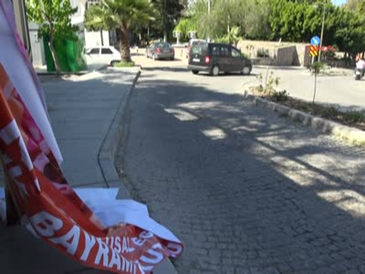 Bayram Pankartına Saldırı