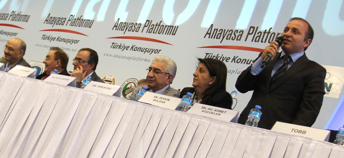 Büyükşehir Belediye Başkanı Küçükler\'in Konuşması, BDP\'li Buldan\'ı Rahatsız Etti