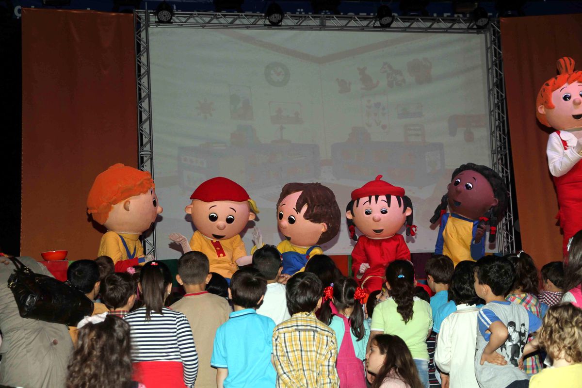 Çocuk Fuarı\'nda Caillou İzdihamı