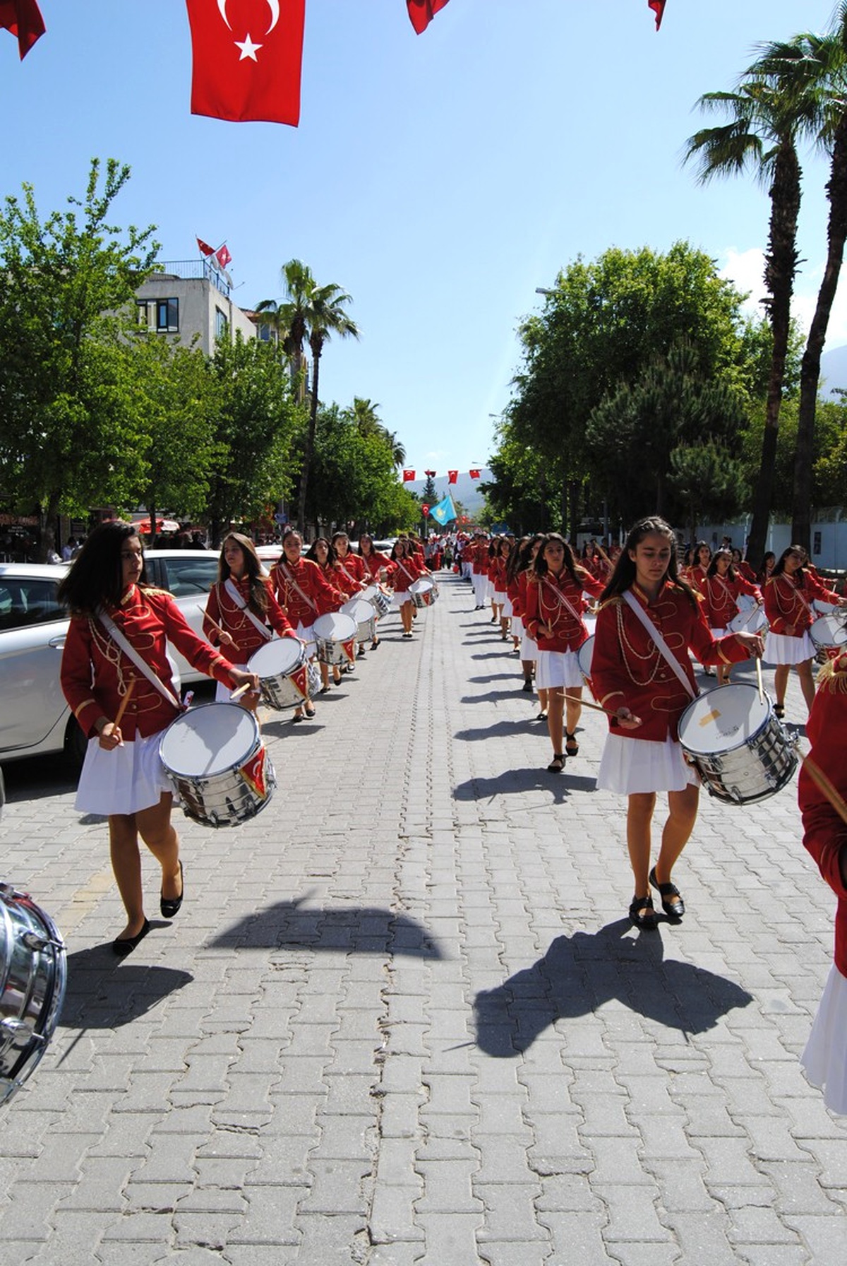 Dünya Çocukları Fethiye\'de Kardeşlik İçin Yürüdü