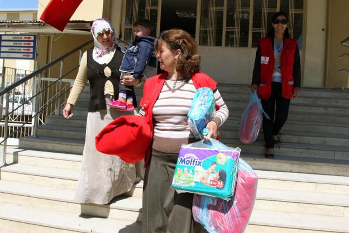 Kızılay\'dan 100 Bebek İçin 100 Sevgi Bohçası