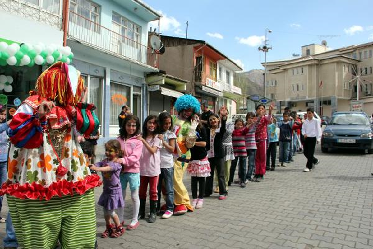 Palyaçoya Çocuklar Kadar Büyükler de İlgi Gösterdi