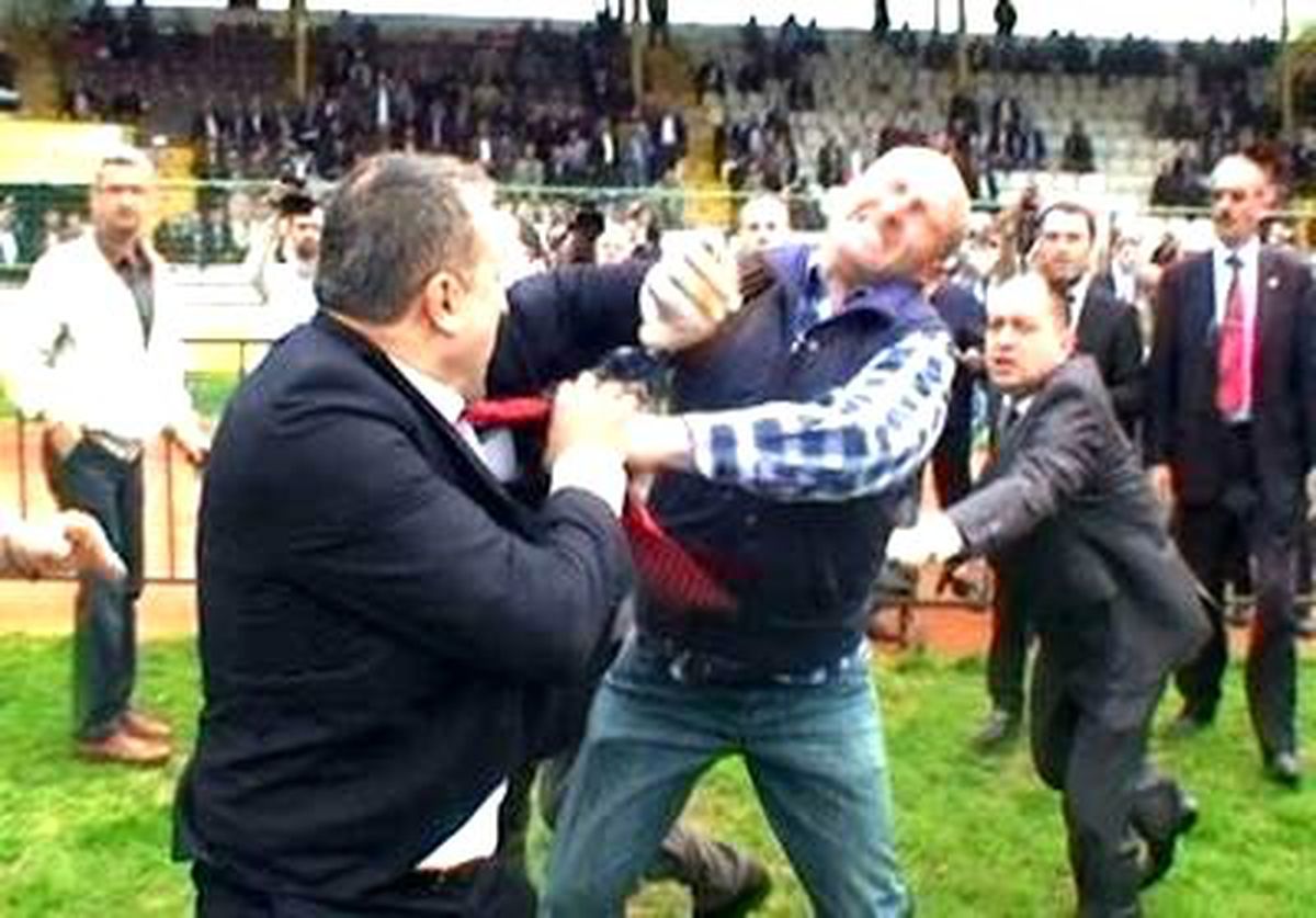 Pancar Çiftçilerinin Genel Kurulunda Başkan Adayı Böyle Yumruklandı