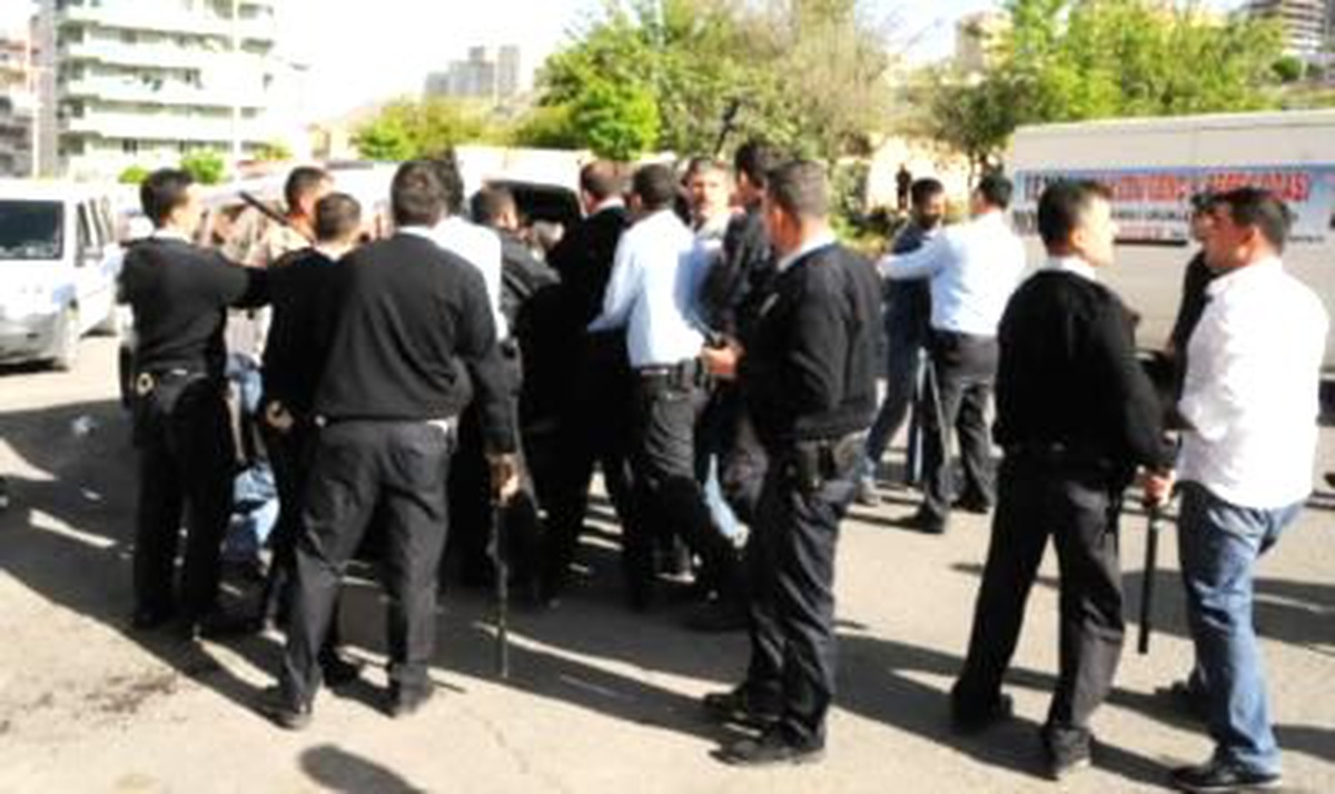Şanlıurfa'da Sokak Kavgasına Polis Müdahalesi: 2 Yaralı, 11 Gözaltı
