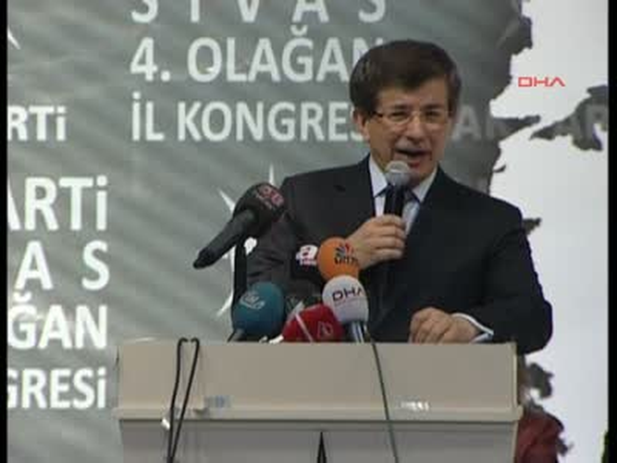 Sivas3 Bakan Yılmaz ve Bakan Davutoğlu AK Parti İl Kongresinde Konuştu
