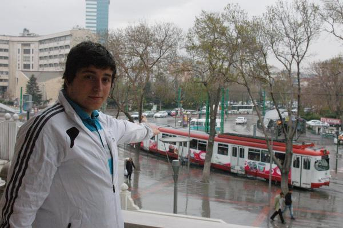 Tramvaya Tepki İçin 'Metro Olabilme İhtimalini Sevdim' Klibi