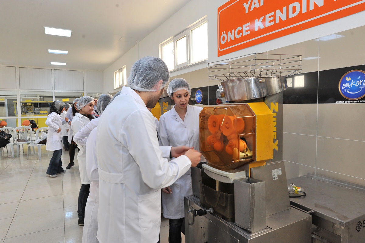 Üniversite Öğrencileri Belso\'yu Gezdi