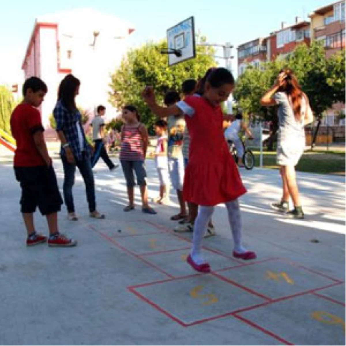 Unutulmaya Yüz Tutmuş Sokak Oyunlar Çocuklarla Buluştu
