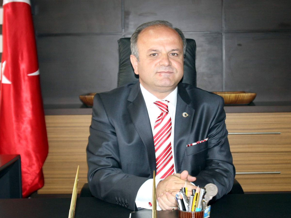 Uşak Valisi Özdemir Çakacak\'ın 23 Nisan Mesajı