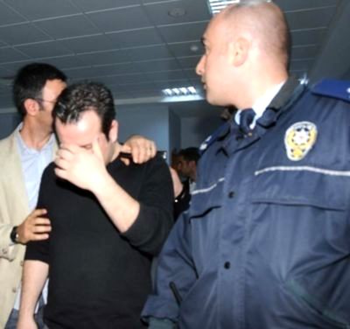 Vekilin Dövdüğü Doktora Polis Koruması