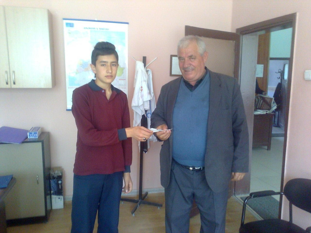 Yolda Bulduğu 13 Bin 750 Tl.'lik Çeki Sahibine Verdi