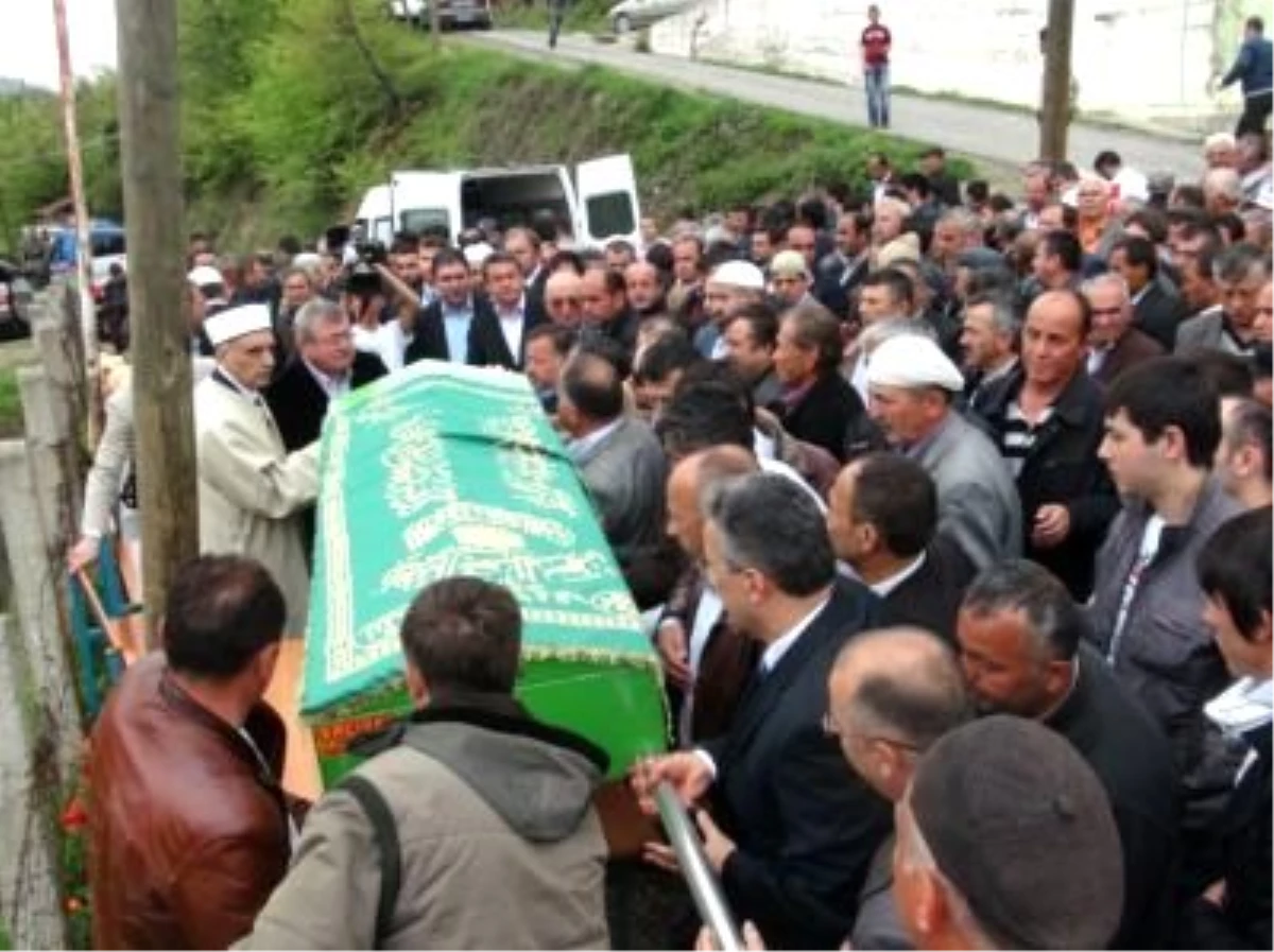 Zonguldak ) Köprü Faciasında 8 Kişi Hala Kayıp, Bulunan Son Kurbanın Cenazesi Toprağa Verildi...