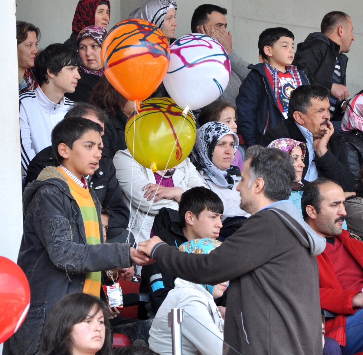 23 Nisan Çocuk Bayramı\'nda Balon Satarak Harçlık Topladı