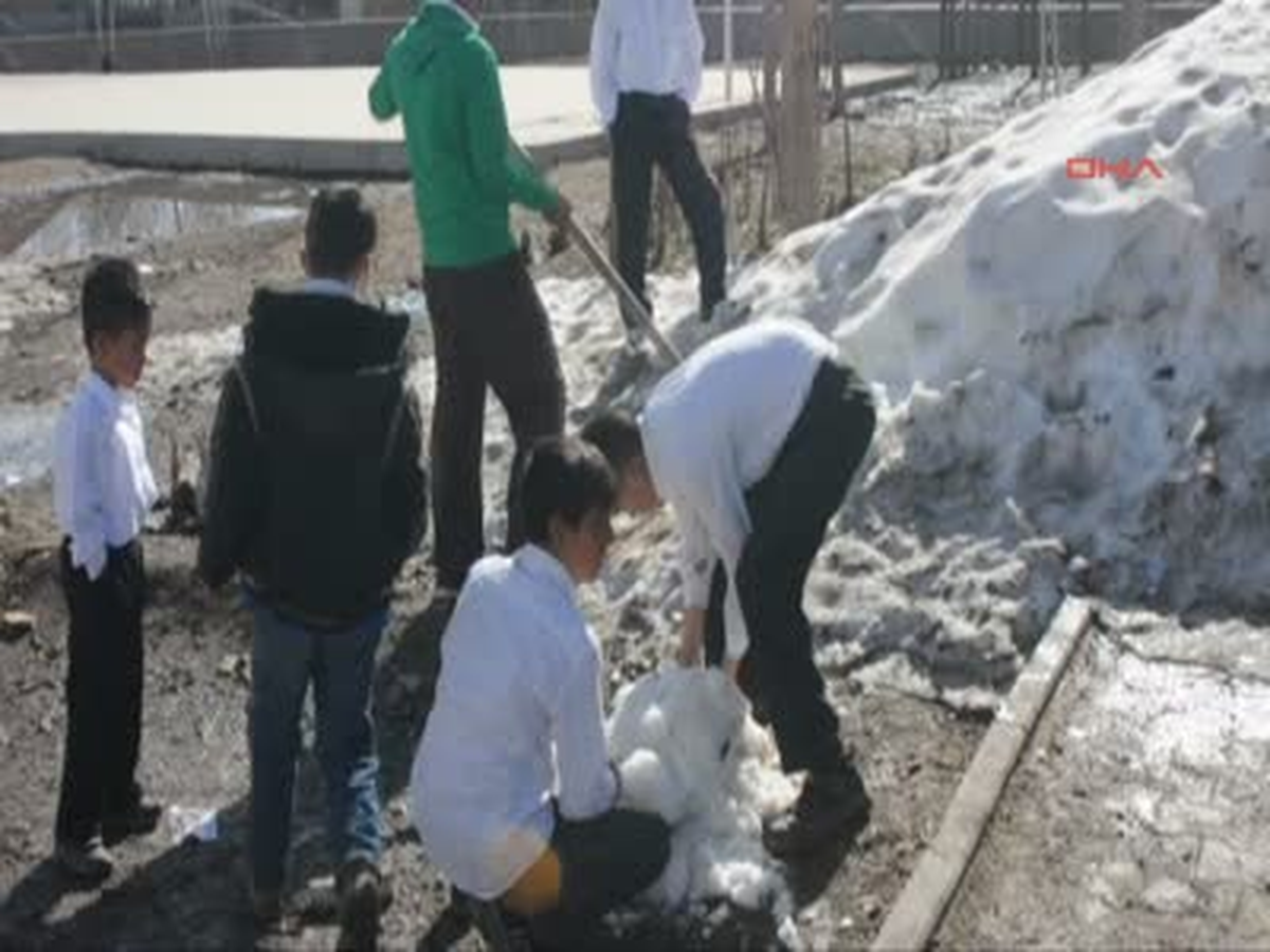 23 Nisan\'da Kardan Adam Yaptılar