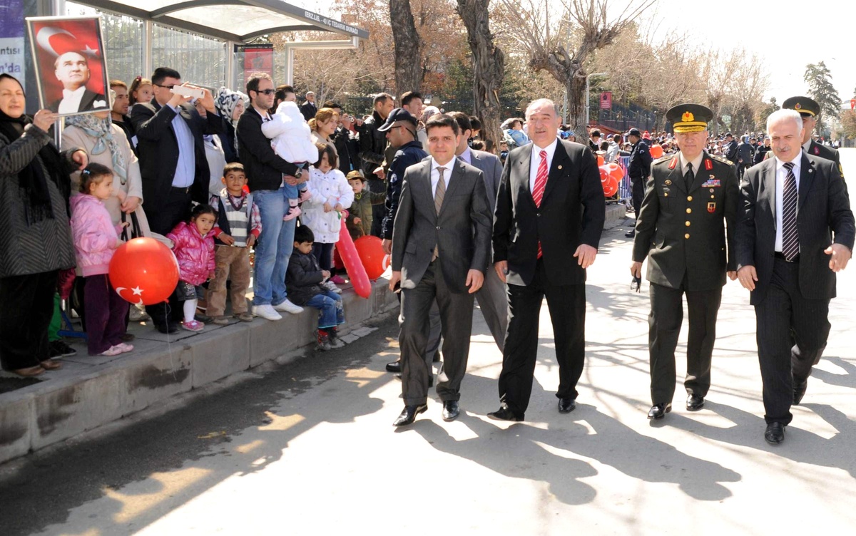 23 Nisan Ulusal Egemenlik ve Çocuk Bayramı Erzurum\'da Coşkuyla Kutlandı
