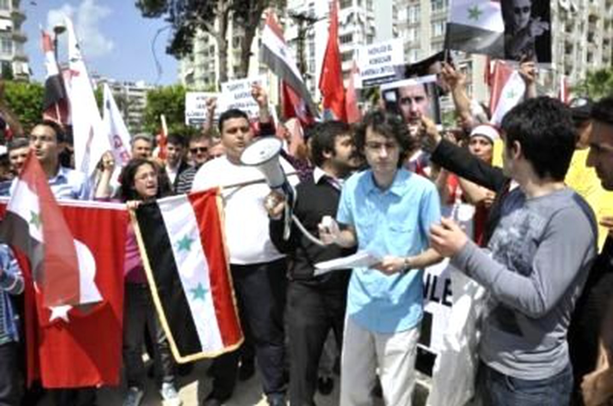 Adana'da Suriye ile Dayanışma Yürüyüşü