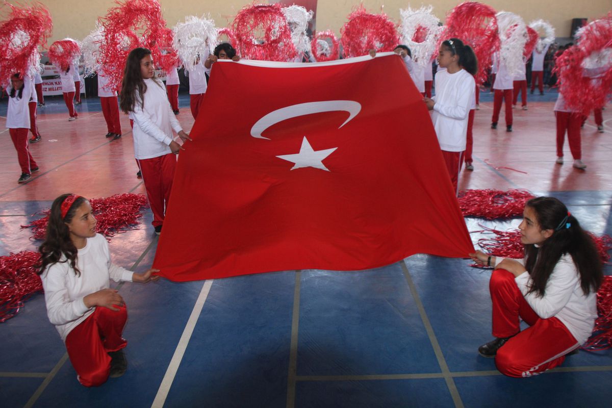 Ahlat\'ta 23 Nisan Coşkusu