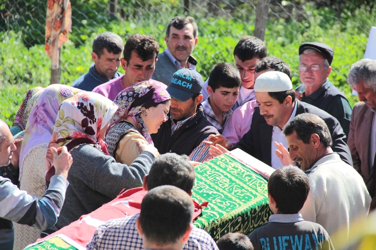 Ayrı Yaşayan Anne ve Babadan Oğullarına Son Bakış