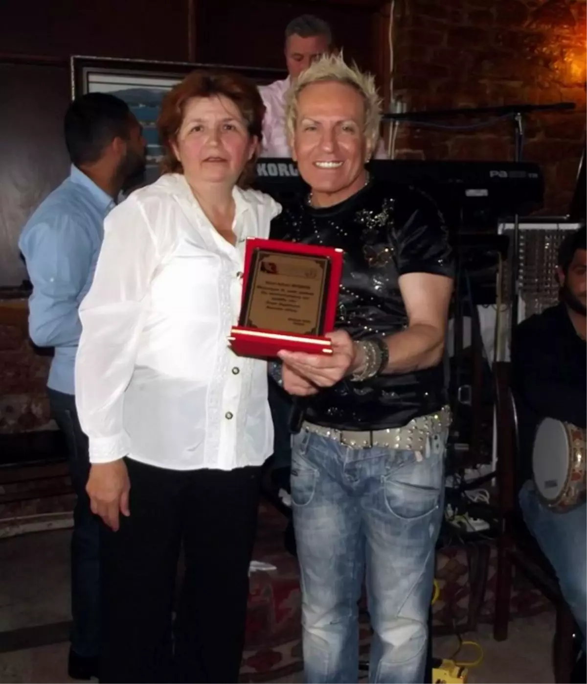 Ayvalık\'ta Ayhan Sevengül\'e Plaket