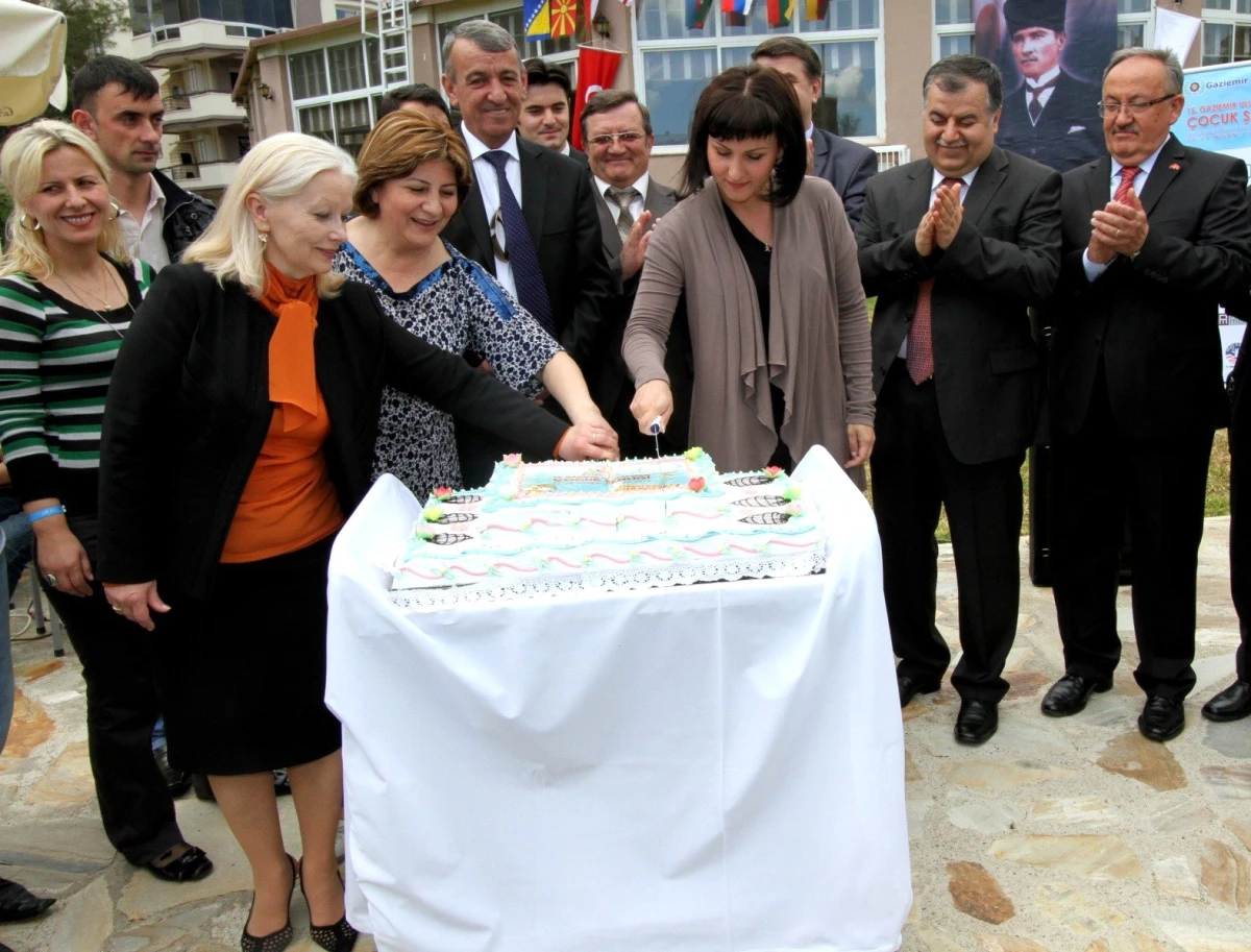 Başkan Şenol, Barış Pastasını Konuklarıyla Kesti