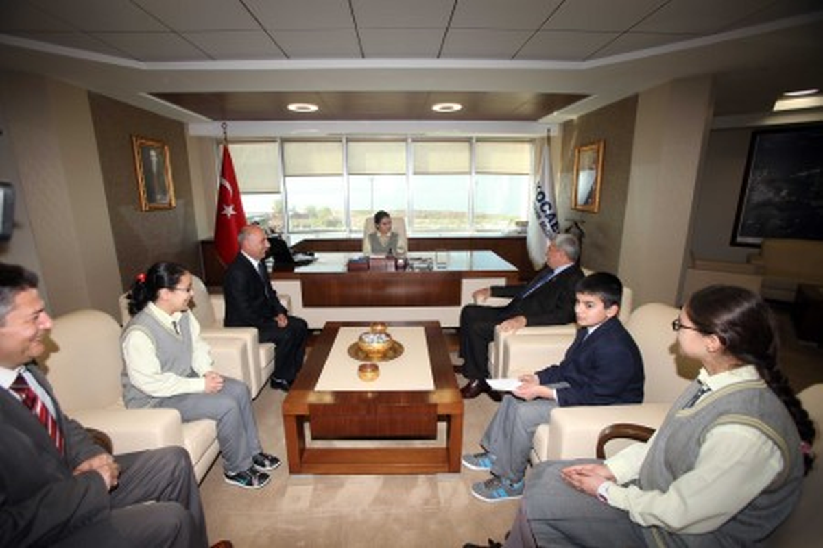 Bayan Başkan, Köy Yollarına El Attı