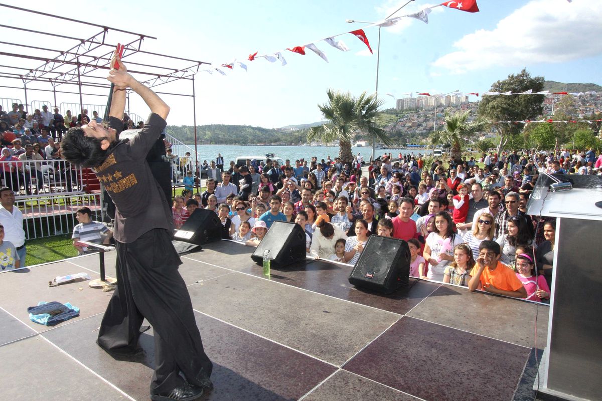 Bayraklı, Çocuklarla Şenlendi