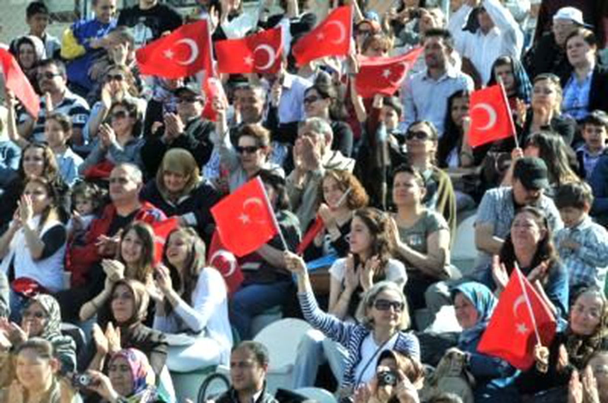 Çaycuma\'da Köprü Faciasının Ardından Buruk 23 Nisan Kutlaması