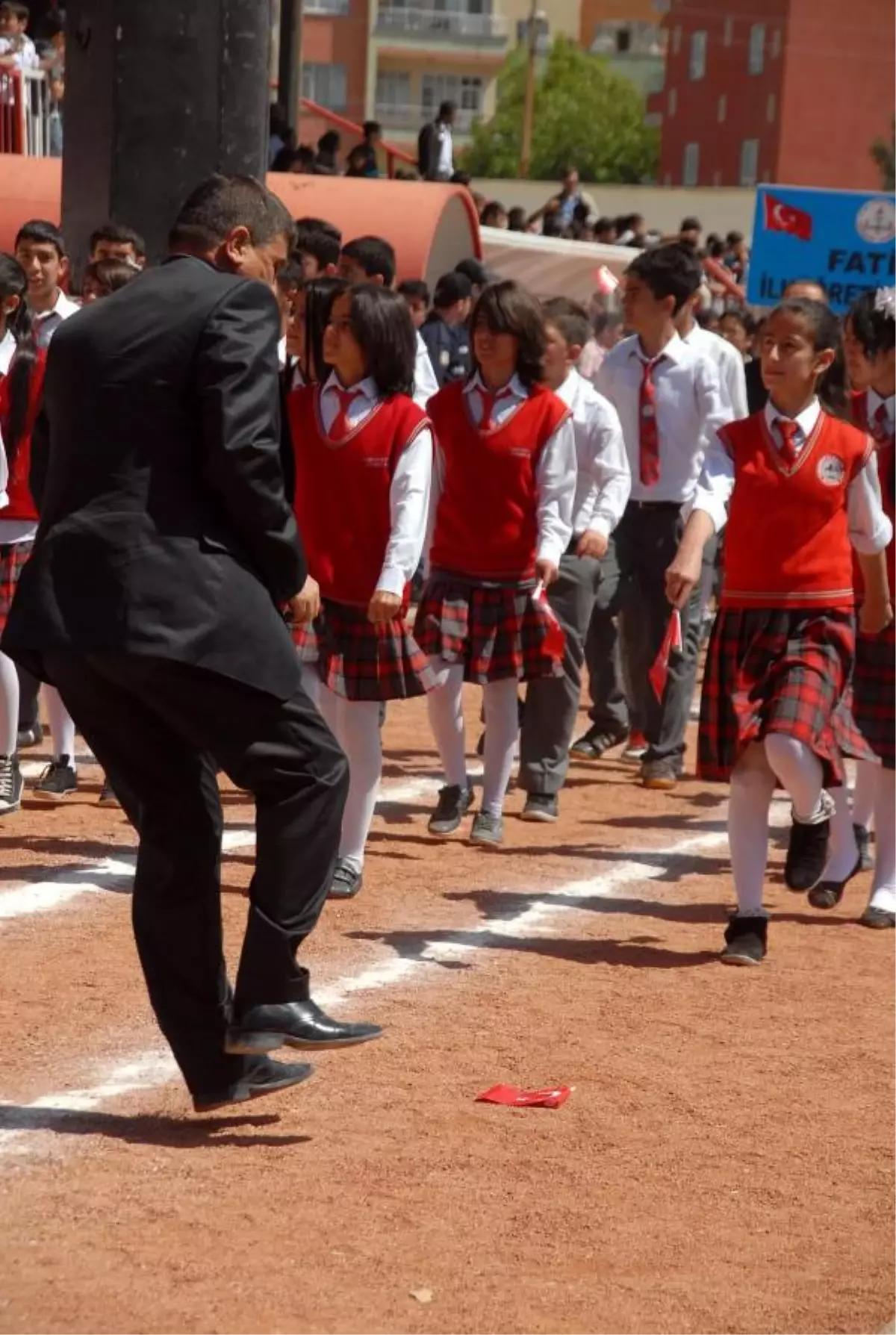 CHP'li Genç: Tunceli Üniversitesi Rektörü Cumhuriyete Karşı