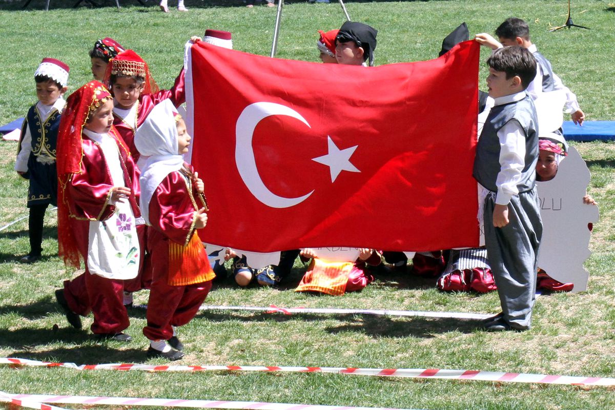 Darende\'de 23 Nisan Coşkusu
