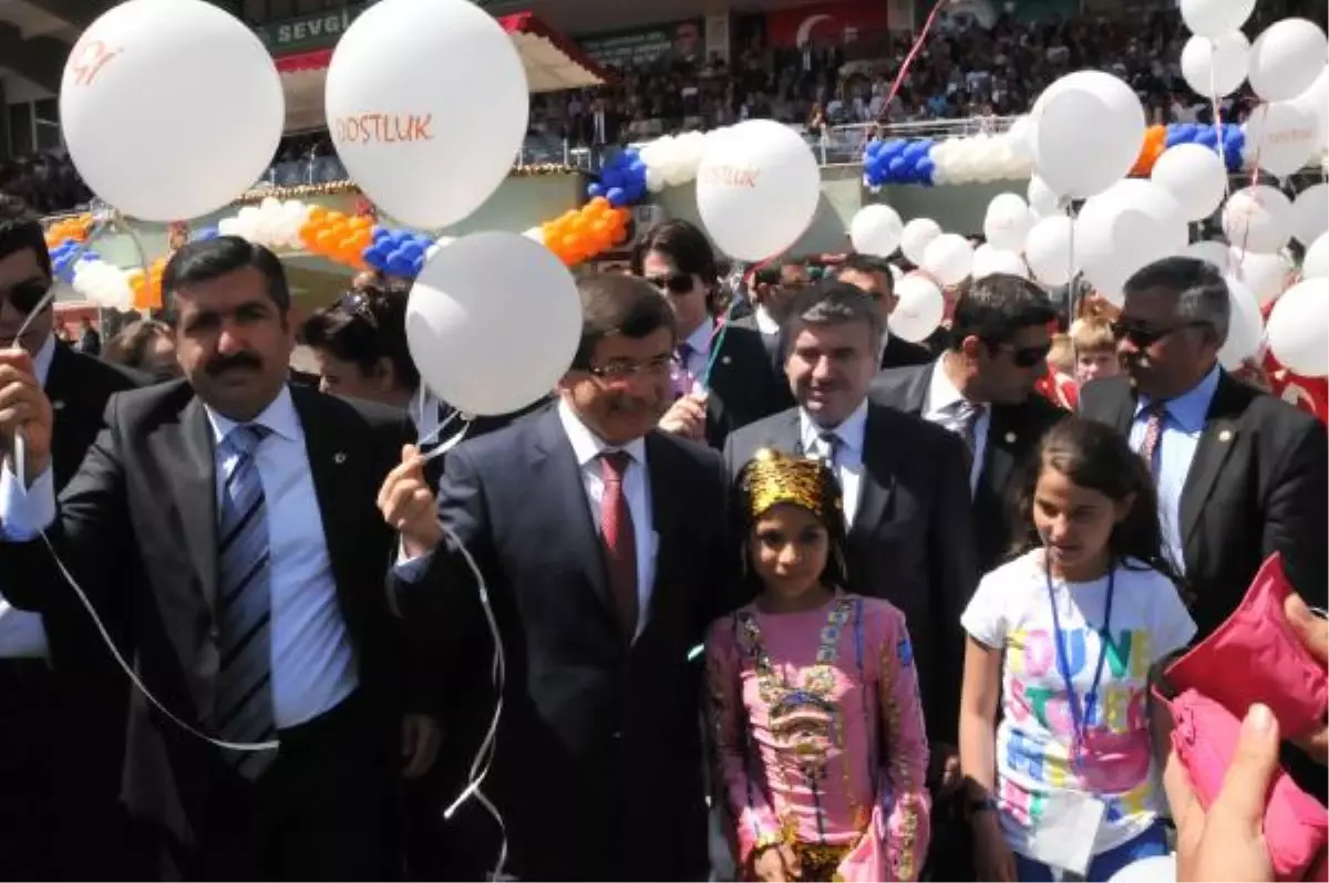 Dünya Çocukları, 23 Nisan Bayramı\'nı Konya\'da Coşkuyla Kutladı