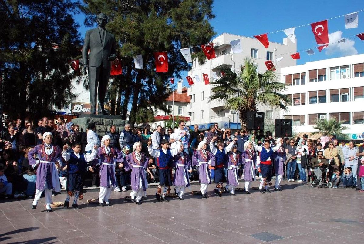 Dünya Çocukları Ayvalık\'ta Buluştu