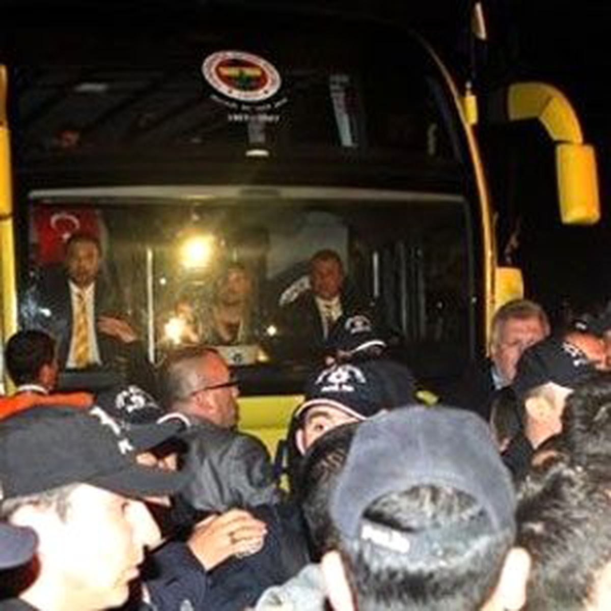 Fenerbahçe Kafilesine Coşkulu Karşılama