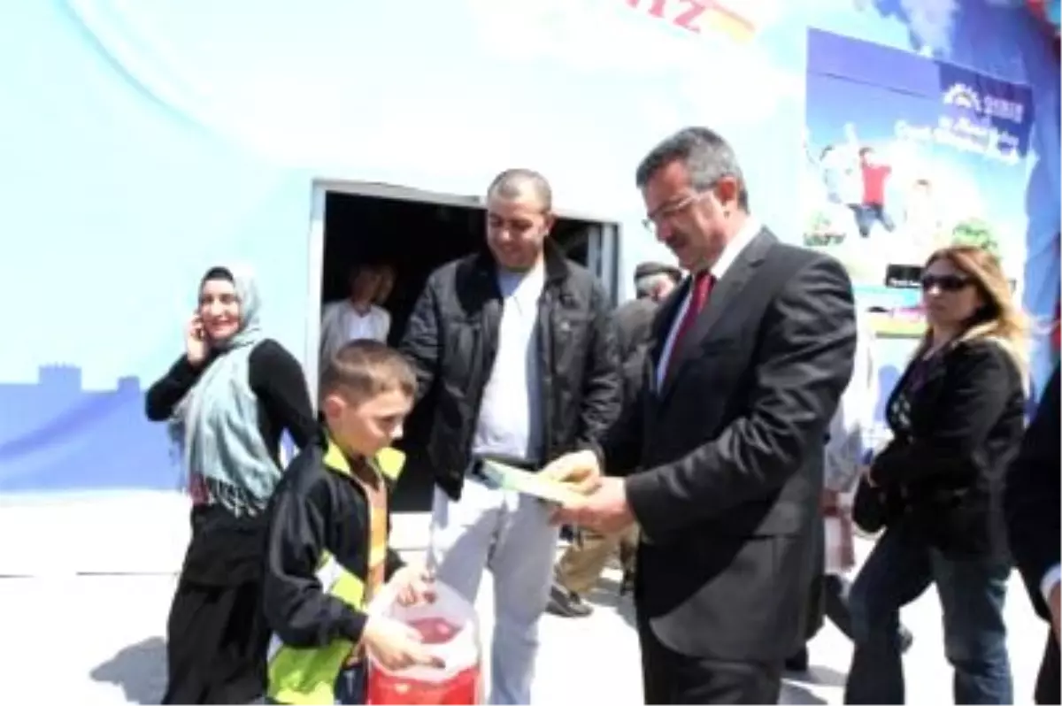 Gebze Kitap Şenliği\'ne Görkemli Açılış