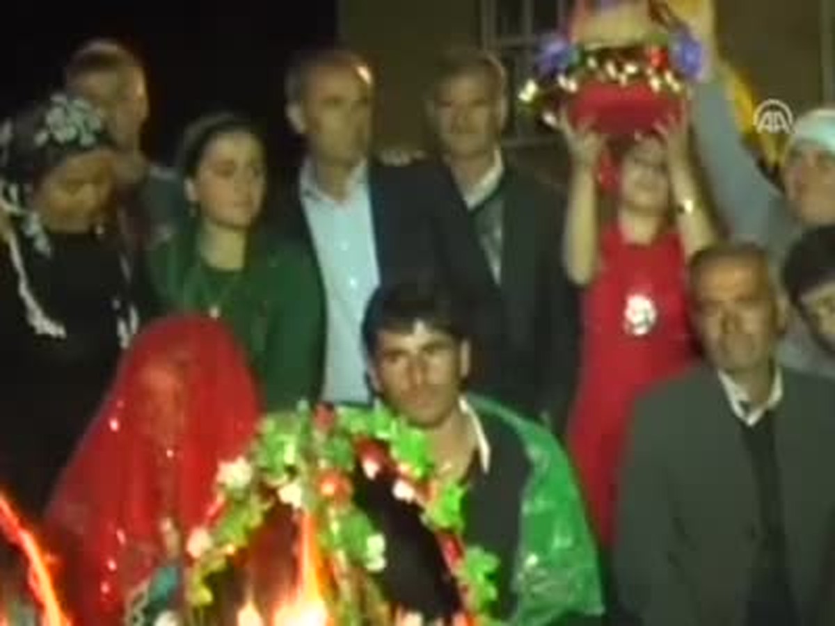 Gelin Tekneyle Geldi