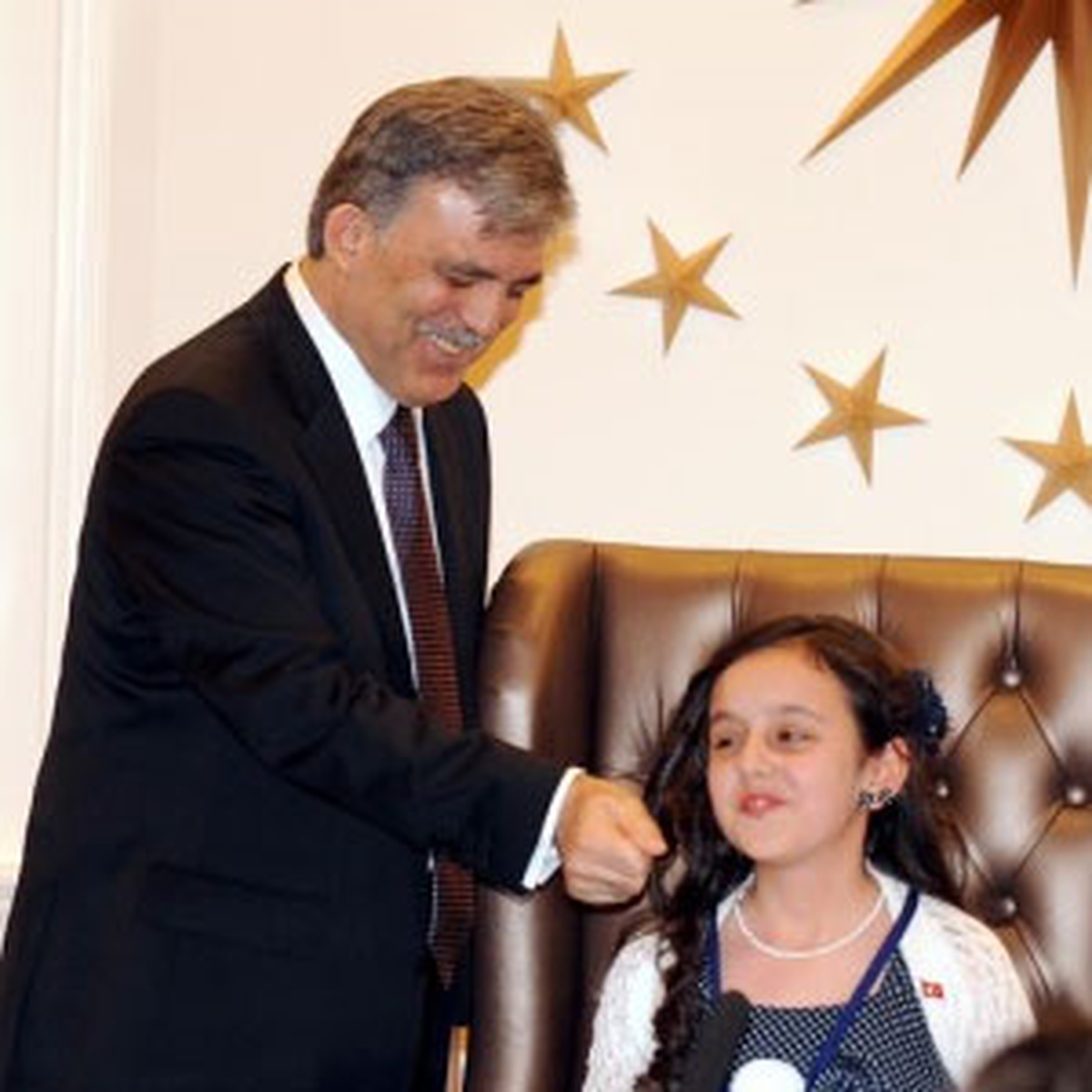 Gül, Koltuğunu \'Minik Cumhurbaşkanı\' Önder\'e Devretti