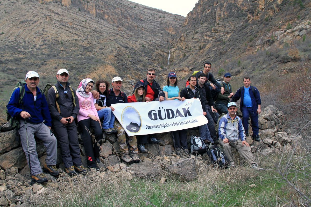 Gümüşhaneli Dağcılar, Halgent Şelalesini Gezdi