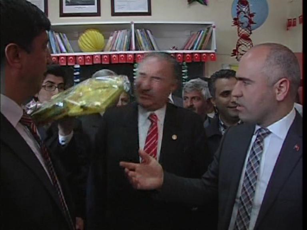 Hediye Paketi Milletvekilinin Gözüne Çarptı