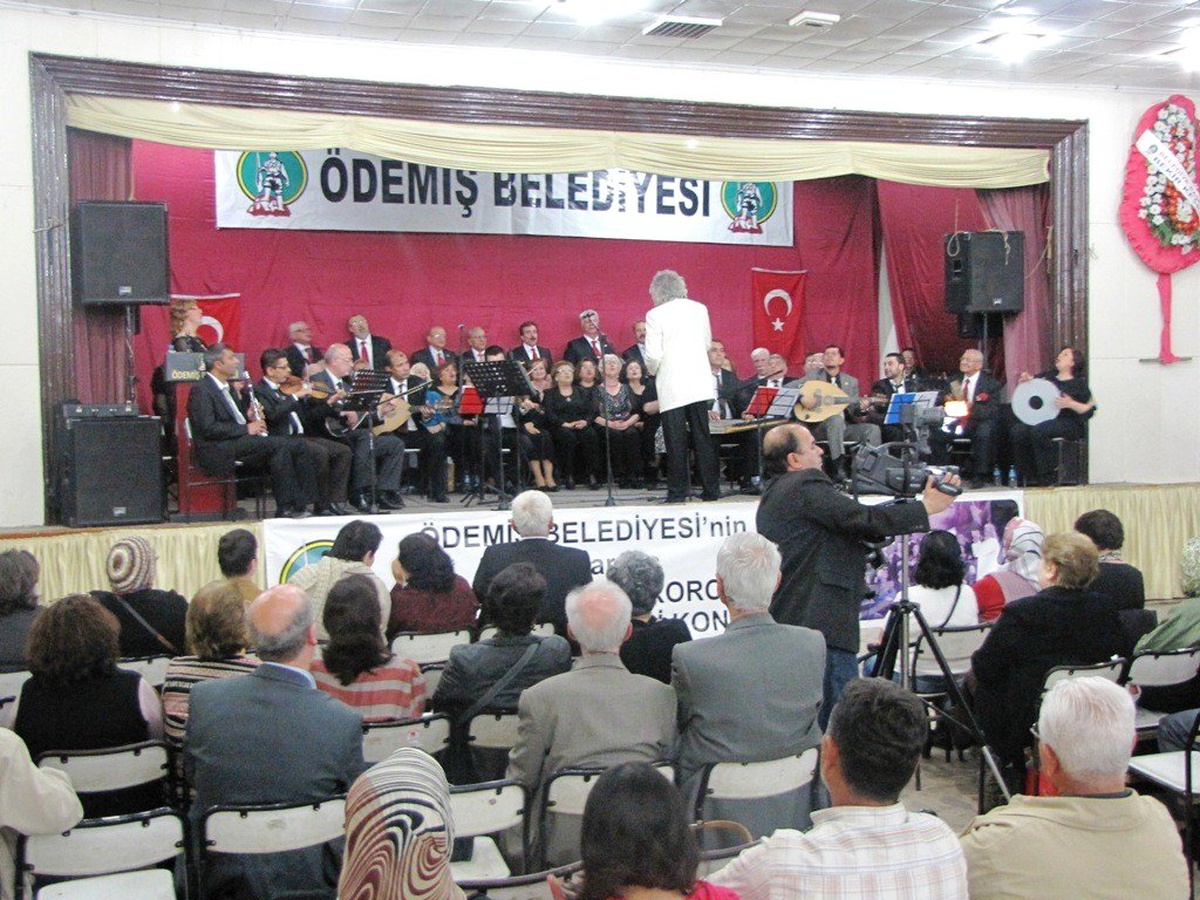Huzurevi Korosu'ndan Ödemiş'te Renkli Konser