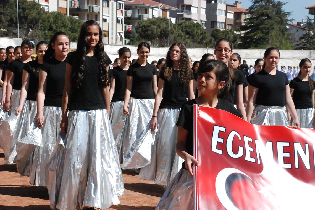 Isparta\'da 23 Nisan Kutlamaları