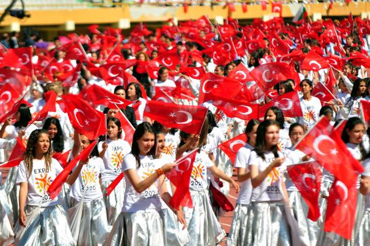 İzmir\'de Expo\'lu 23 Nisan