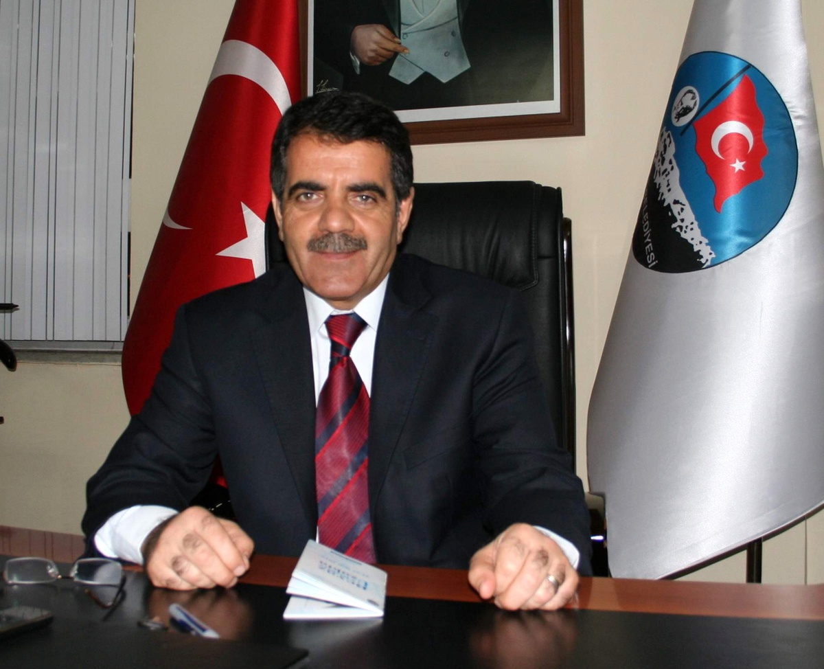 Kars Belediye Başkanı Nevzat Bozkuş'un 23 Nisan Mesajı