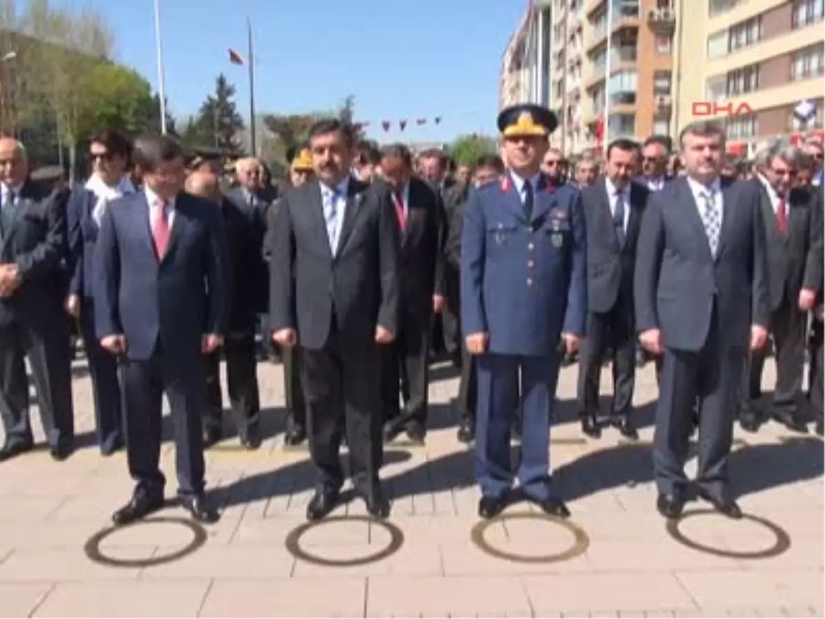 Konya\'da 23 Nisan Kutlamalarına Bakan Davutoğlu Katıldı
