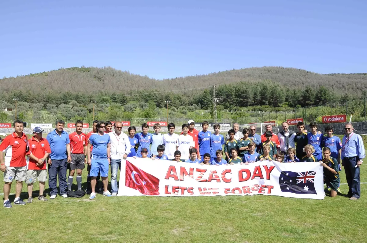 Kuşadası'nda Çanakkale-Anzak Futbol Maçı