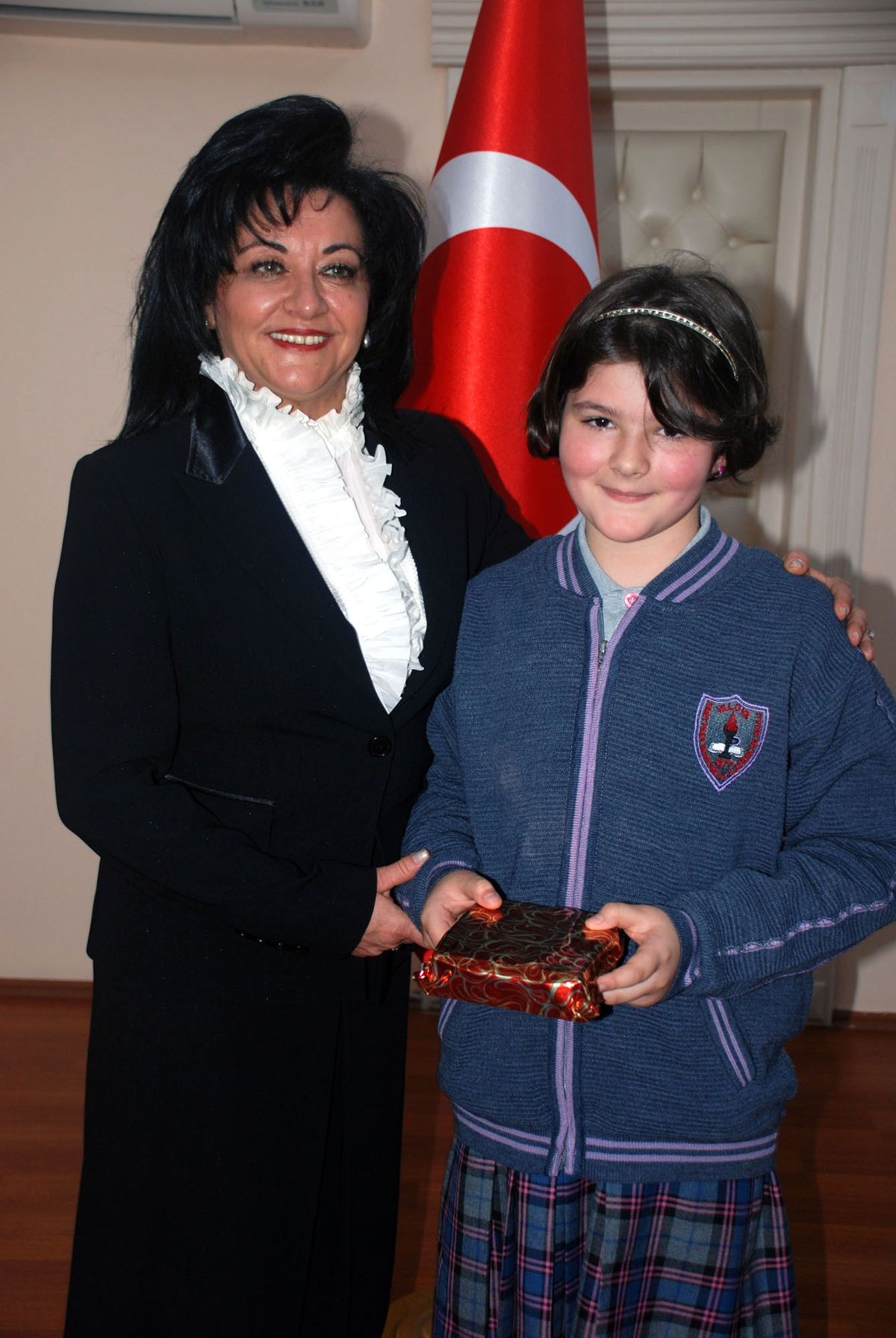 Makamlara Minikler Oturdu